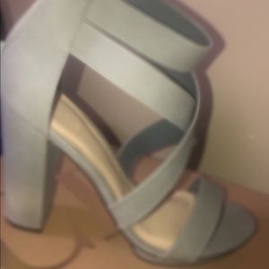 Cross foot Gray heel